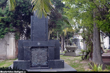 cementerio central 25