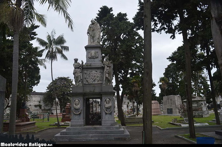 cementerio central 26