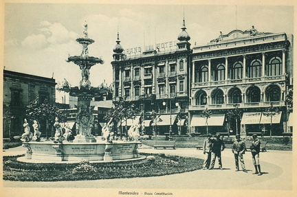 Plaza Constitución y Club Uruguay