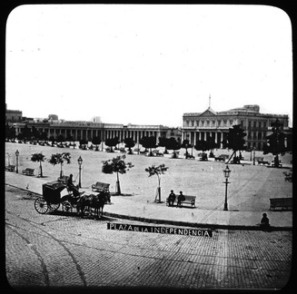 Plaza Independencia - Molteni